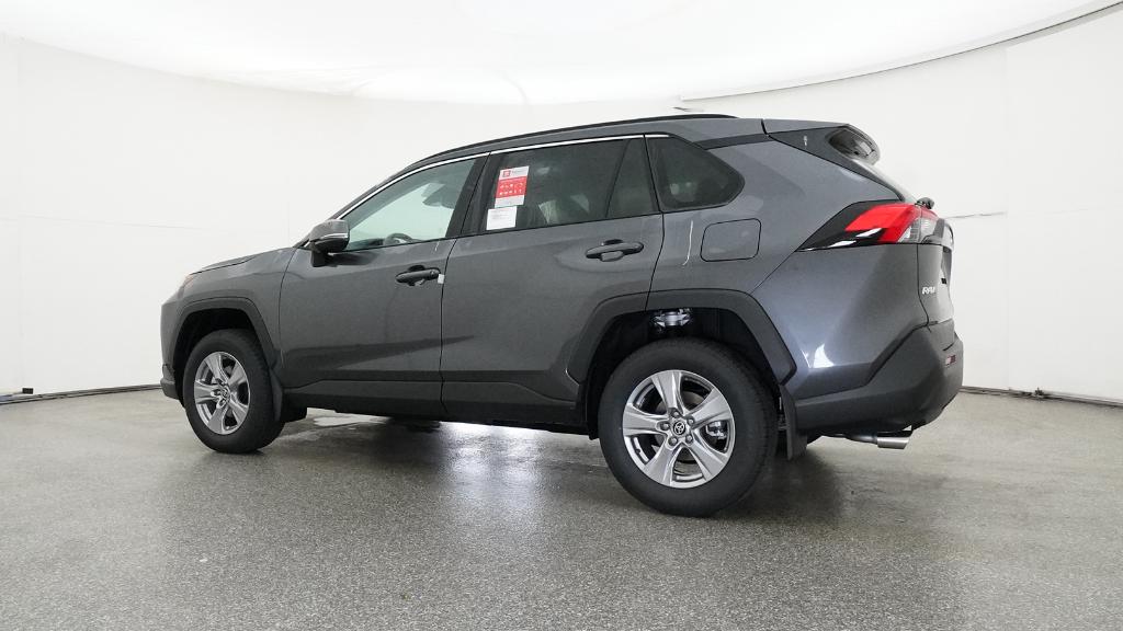 2025 Toyota RAV4 XLE photo 7