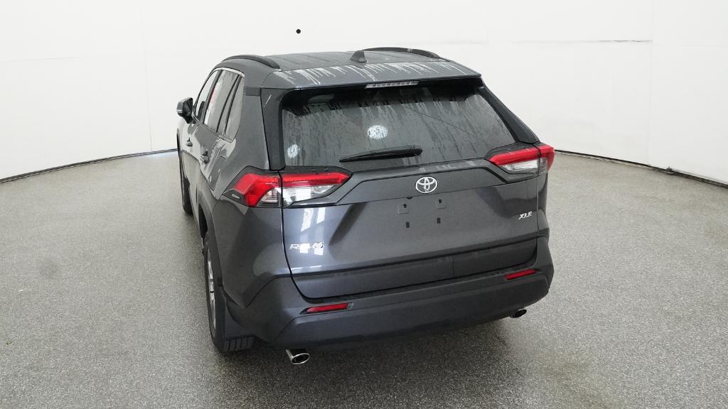 2025 Toyota RAV4 XLE photo 11