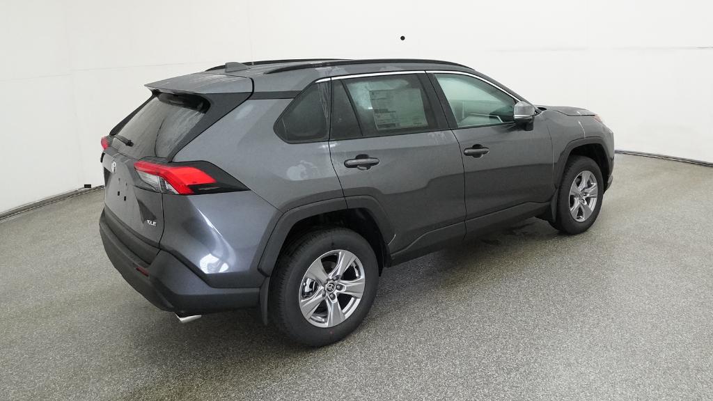 2025 Toyota RAV4 XLE photo 17