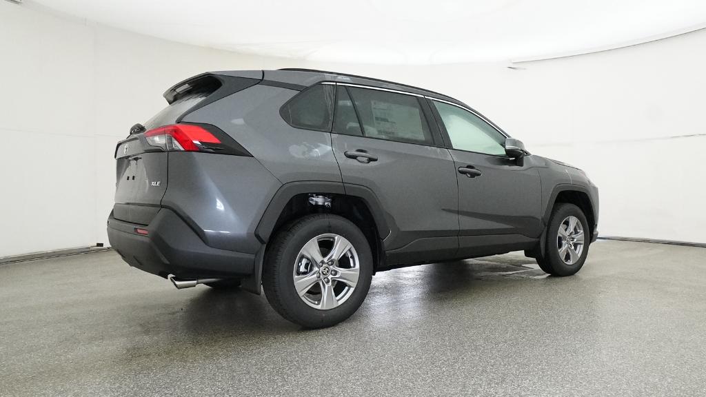 2025 Toyota RAV4 XLE photo 16