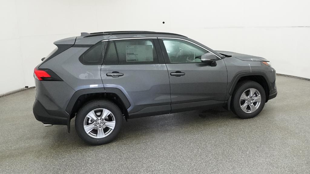 2025 Toyota RAV4 XLE photo 19