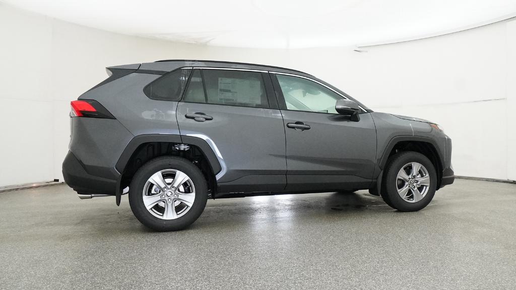 2025 Toyota RAV4 XLE photo 18
