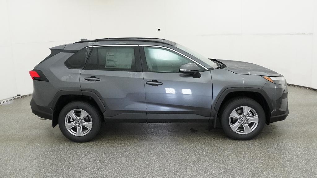 2025 Toyota RAV4 XLE photo 20