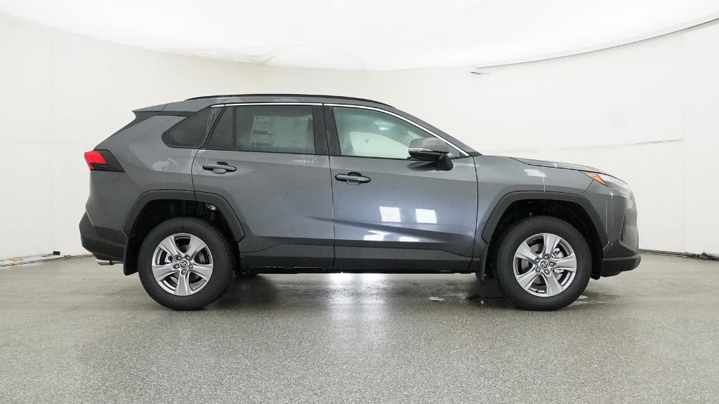 2025 Toyota RAV4 XLE photo 21