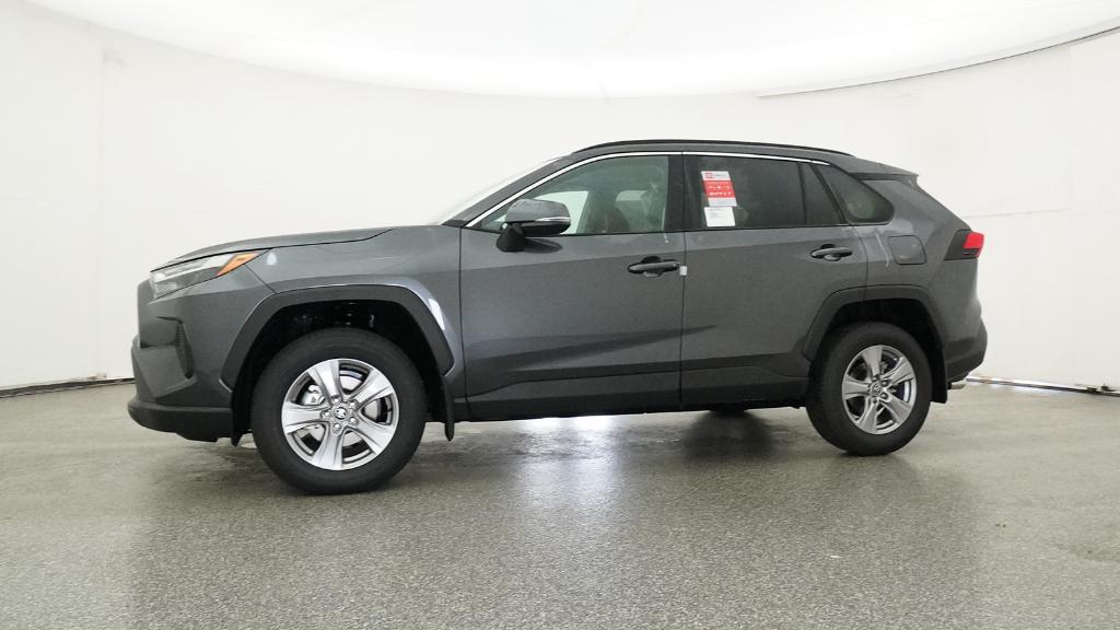 2025 Toyota RAV4 XLE photo 3
