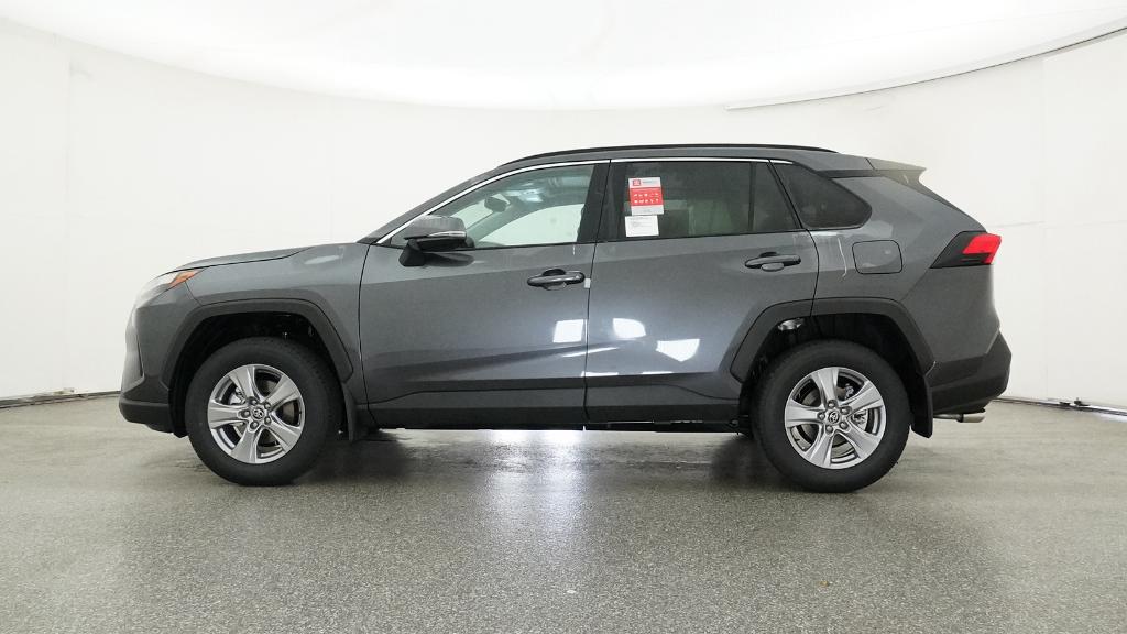 2025 Toyota RAV4 XLE photo 5