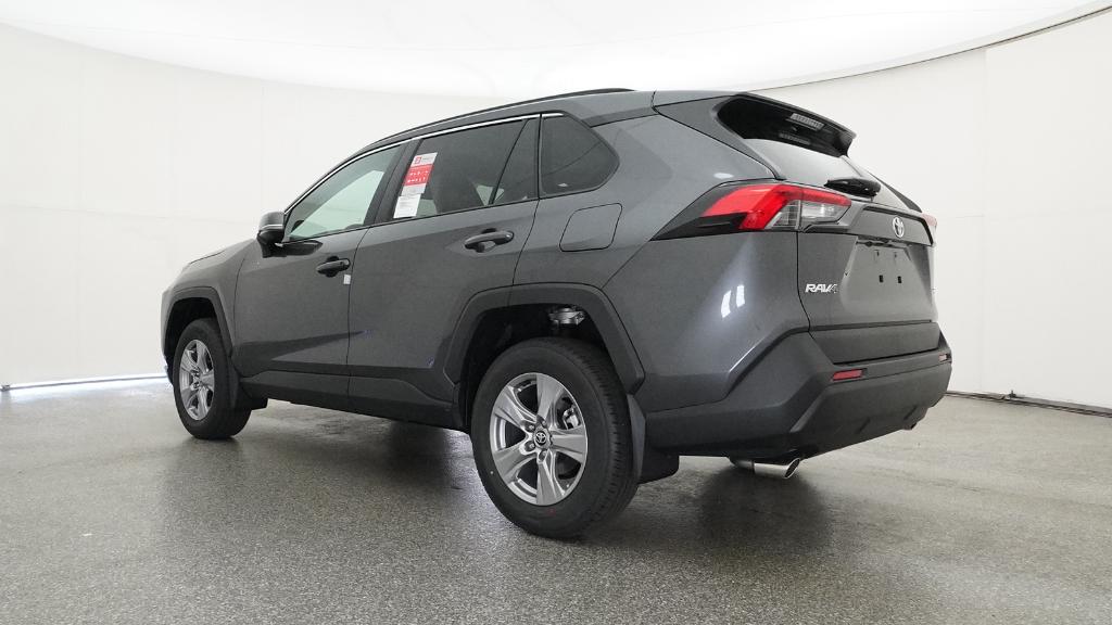 2025 Toyota RAV4 XLE photo 13