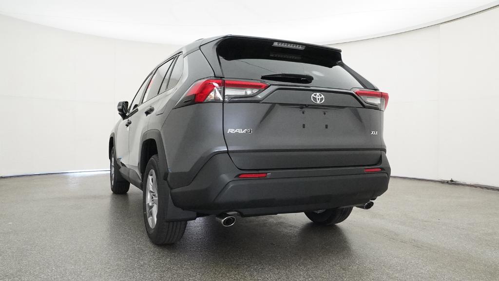 2025 Toyota RAV4 XLE photo 16