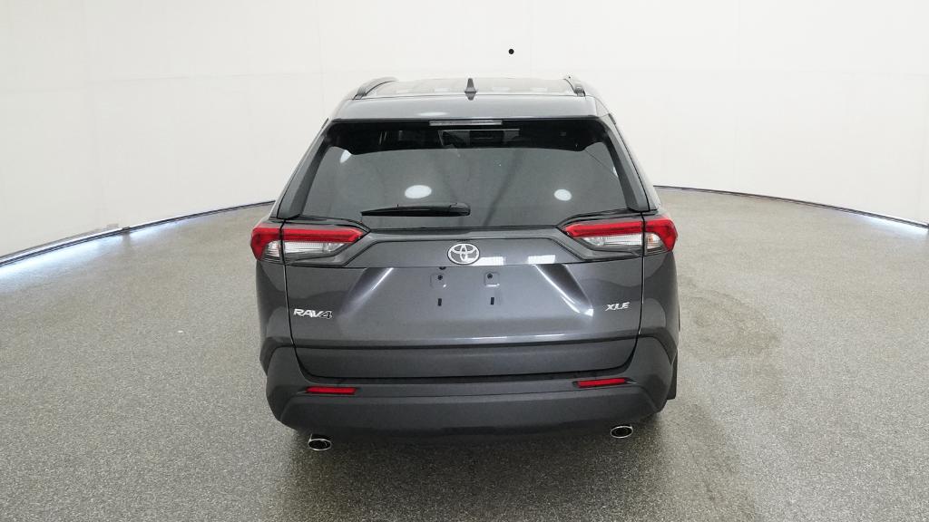 2025 Toyota RAV4 XLE photo 17