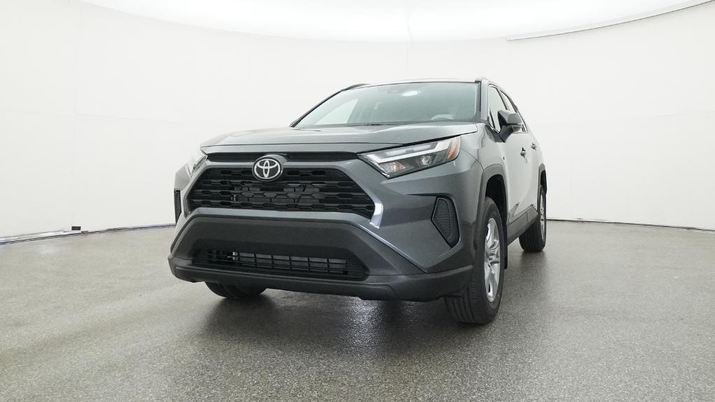 2025 Toyota RAV4 XLE photo 5