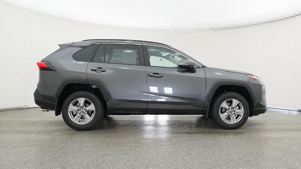 2025 Toyota RAV4 XLE photo 25
