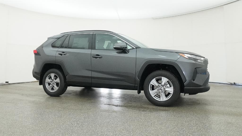 2025 Toyota RAV4 XLE photo 28