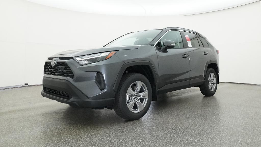 2025 Toyota RAV4 XLE photo 6