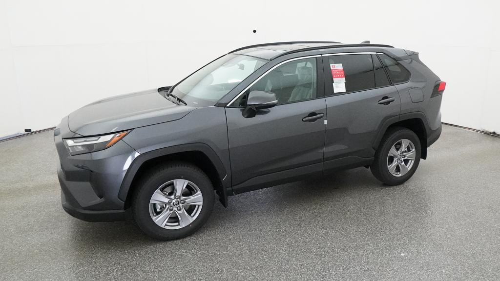 2025 Toyota RAV4 XLE photo 8