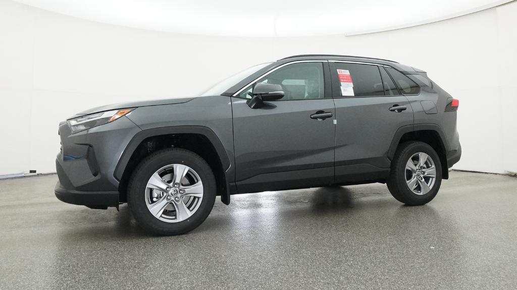2025 Toyota RAV4 XLE photo 7