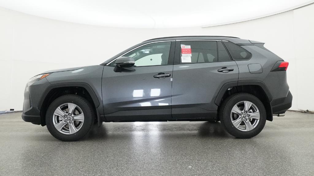 2025 Toyota RAV4 XLE photo 9