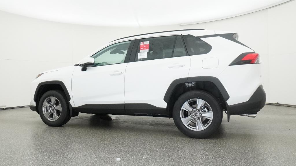 2025 Toyota RAV4 XLE photo 9