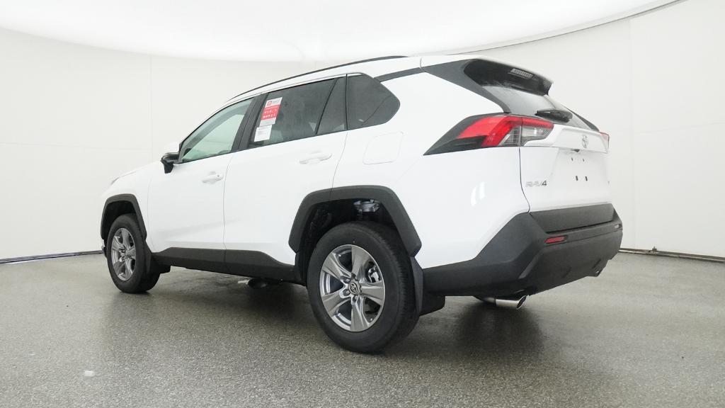 2025 Toyota RAV4 XLE photo 11