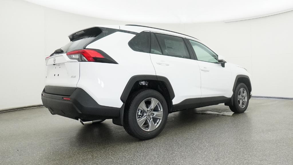 2025 Toyota RAV4 XLE photo 18