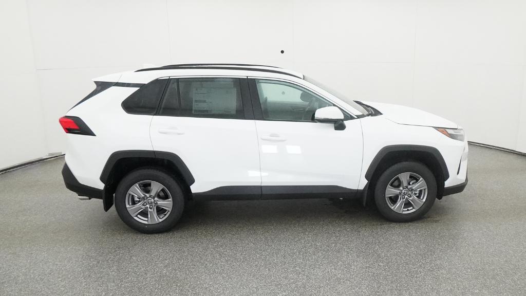 2025 Toyota RAV4 XLE photo 22