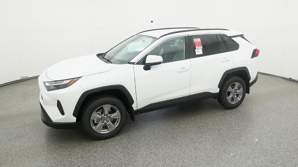 2025 Toyota RAV4 XLE photo 4