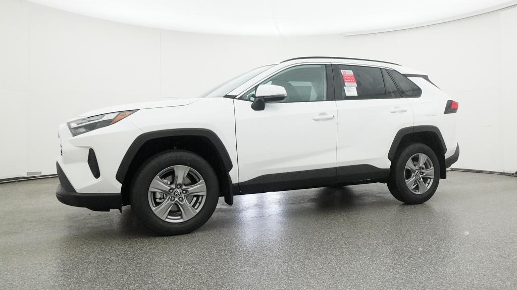 2025 Toyota RAV4 XLE photo 5
