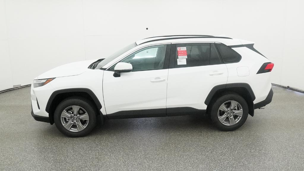 2025 Toyota RAV4 XLE photo 6