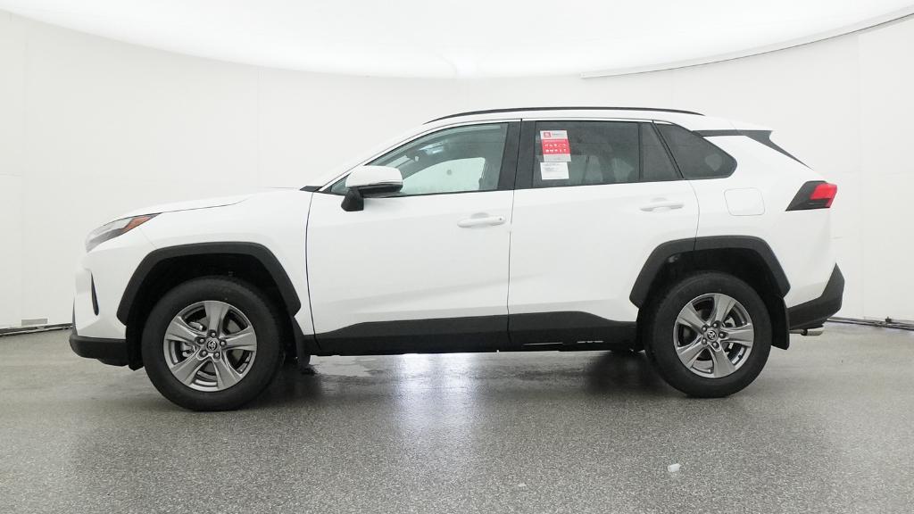 2025 Toyota RAV4 XLE photo 7