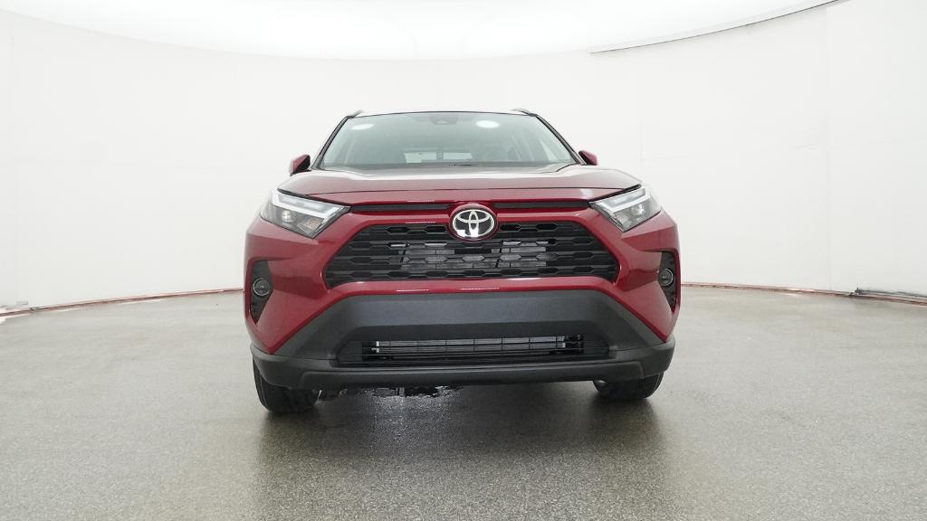2025 Toyota RAV4 XLE photo 3
