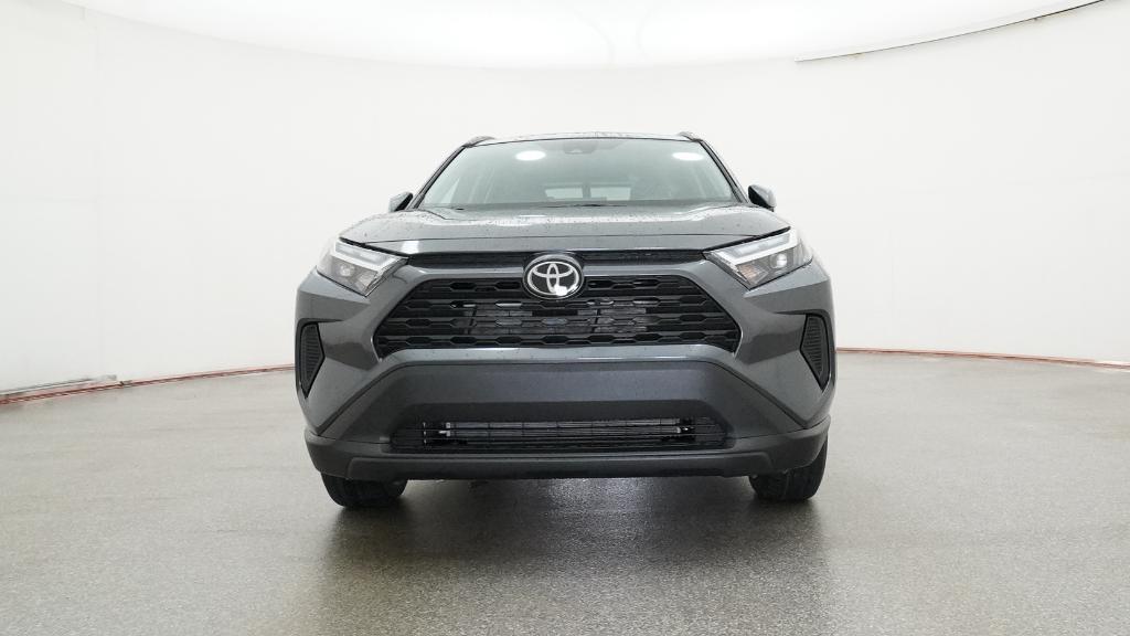 2025 Toyota RAV4 XLE photo 3