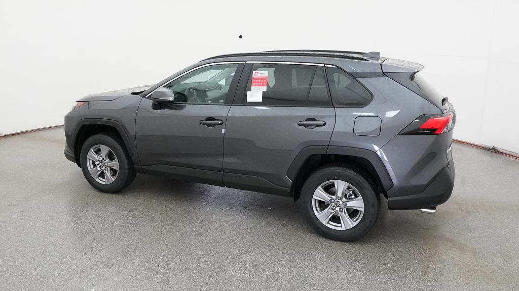 2025 Toyota RAV4 XLE photo 11