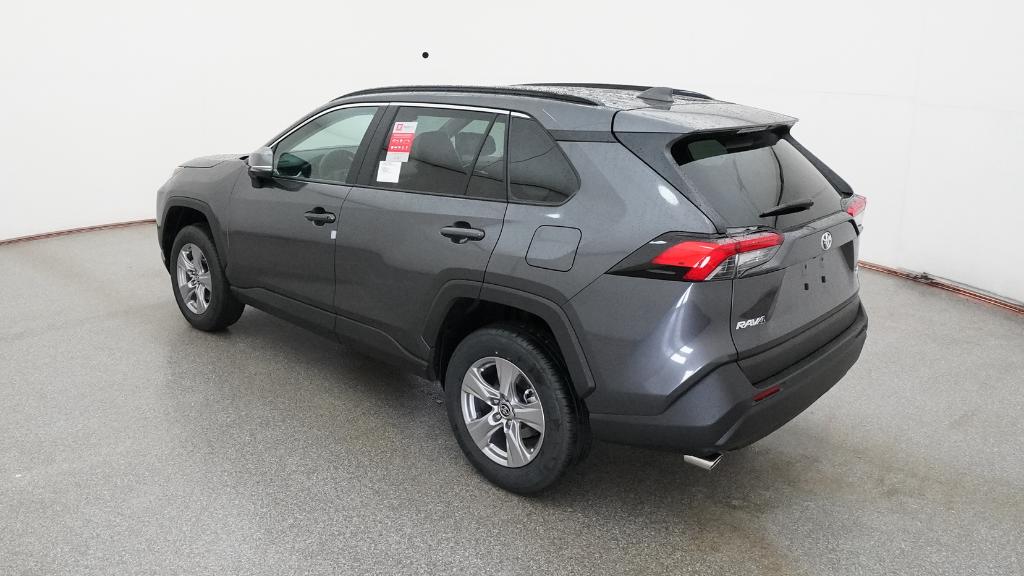 2025 Toyota RAV4 XLE photo 13
