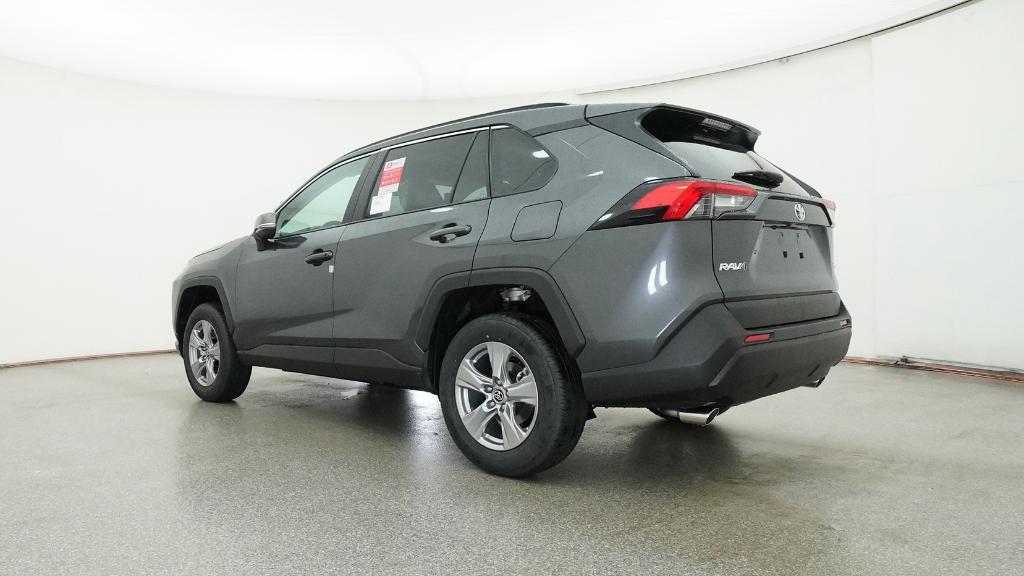 2025 Toyota RAV4 XLE photo 14