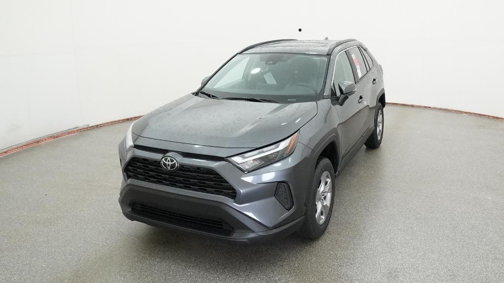 2025 Toyota RAV4 XLE photo 5