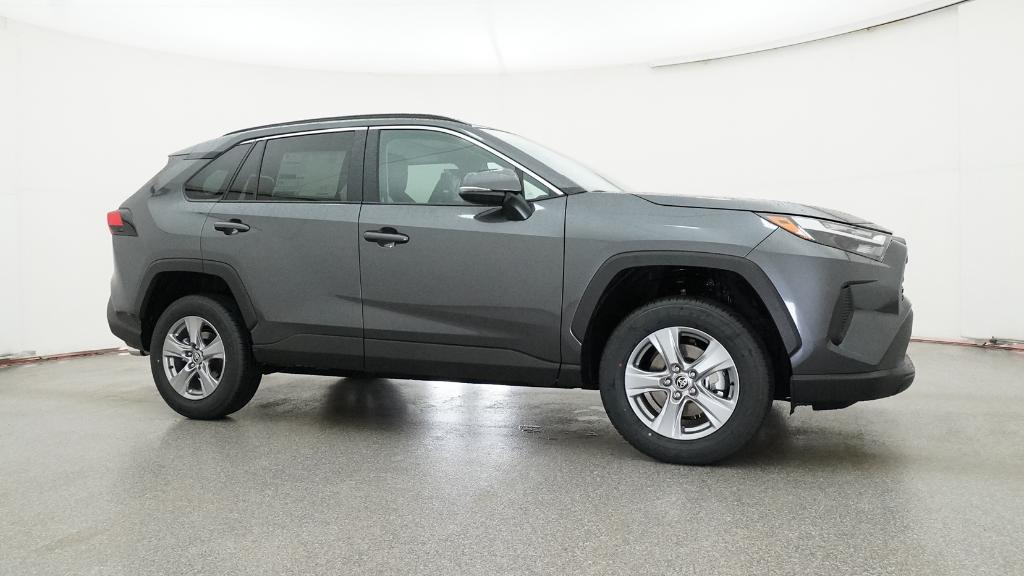 2025 Toyota RAV4 XLE photo 28