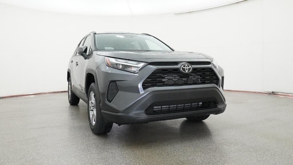 2025 Toyota RAV4 XLE photo 31