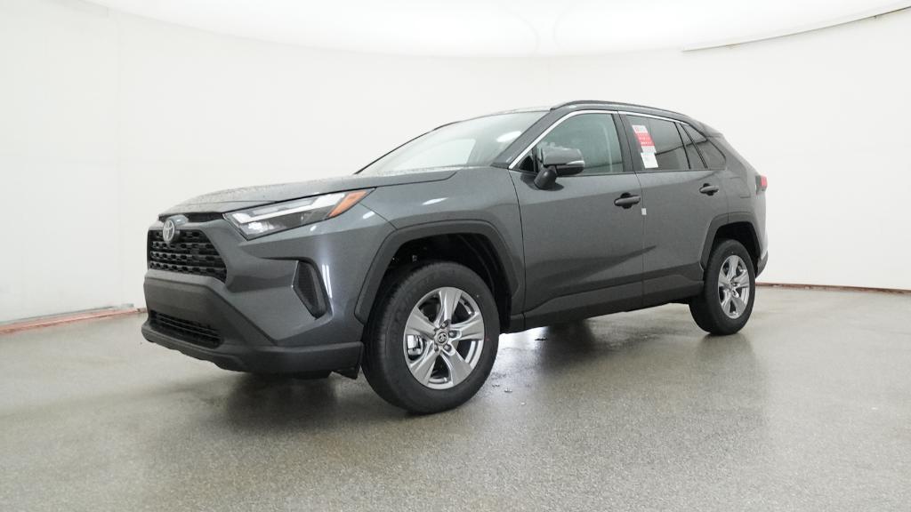 2025 Toyota RAV4 XLE photo 6