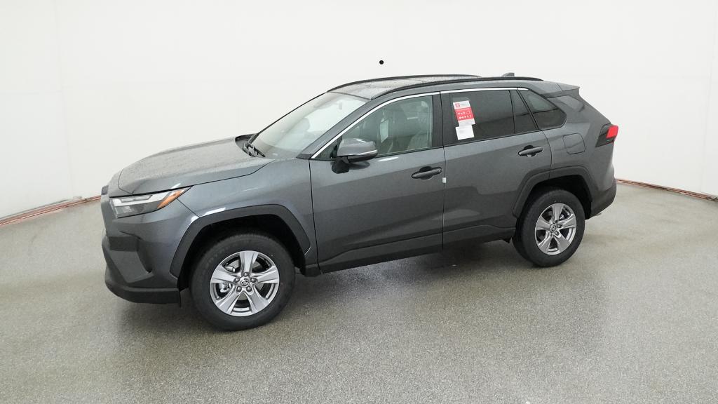 2025 Toyota RAV4 XLE photo 7