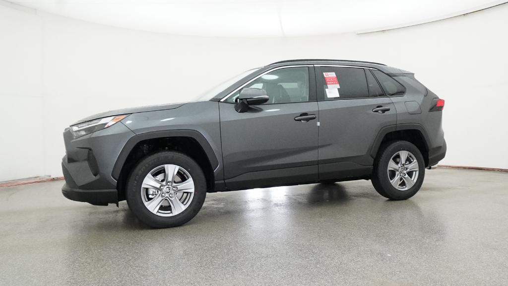 2025 Toyota RAV4 XLE photo 8