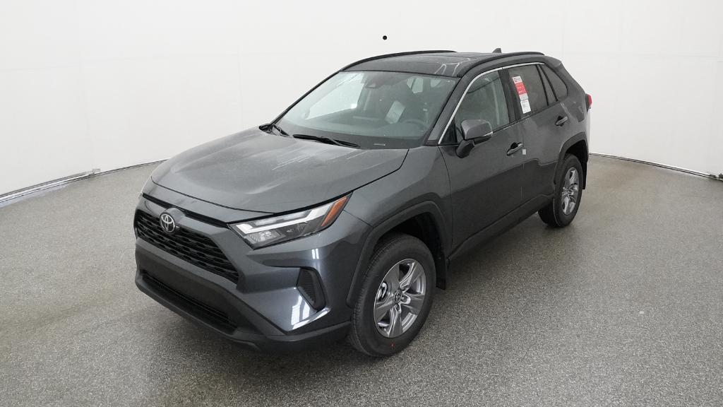 2025 Toyota RAV4 XLE's photo