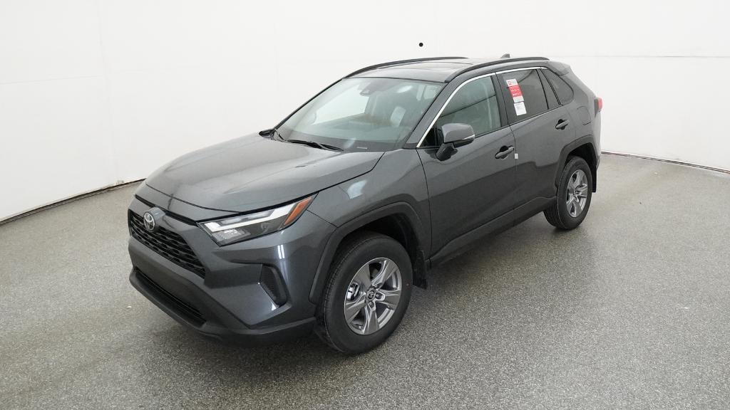 2025 Toyota RAV4 XLE's photo