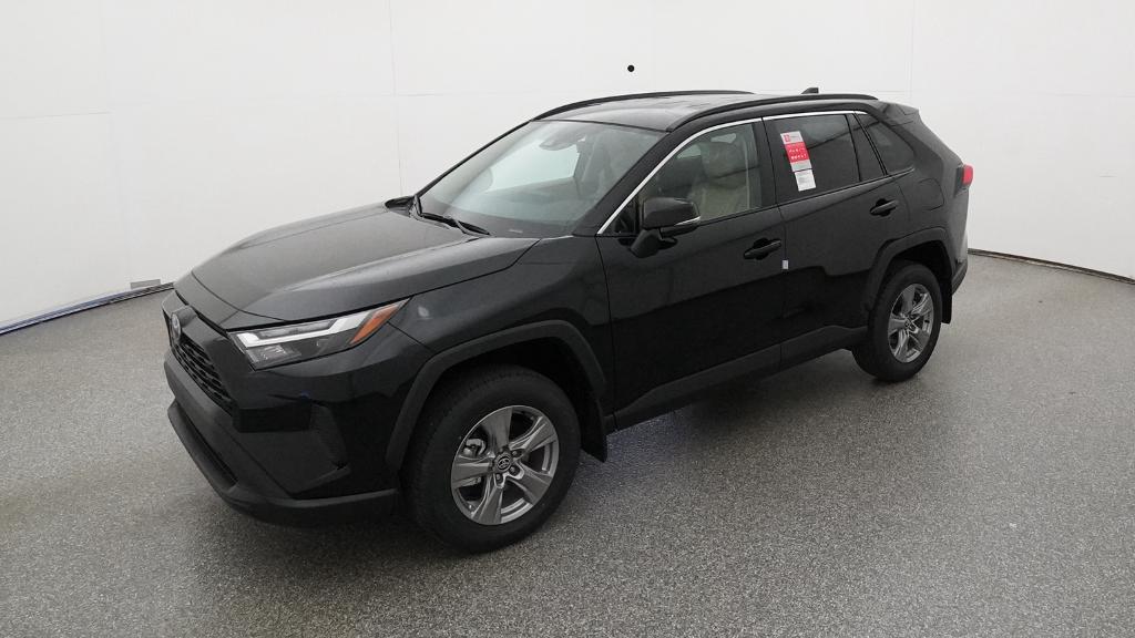 2025 Toyota RAV4 XLE's photo