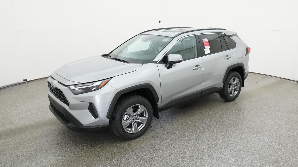2025 Toyota RAV4 XLE's photo