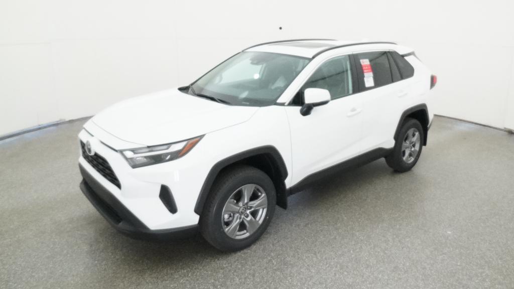 2025 Toyota RAV4 XLE's photo