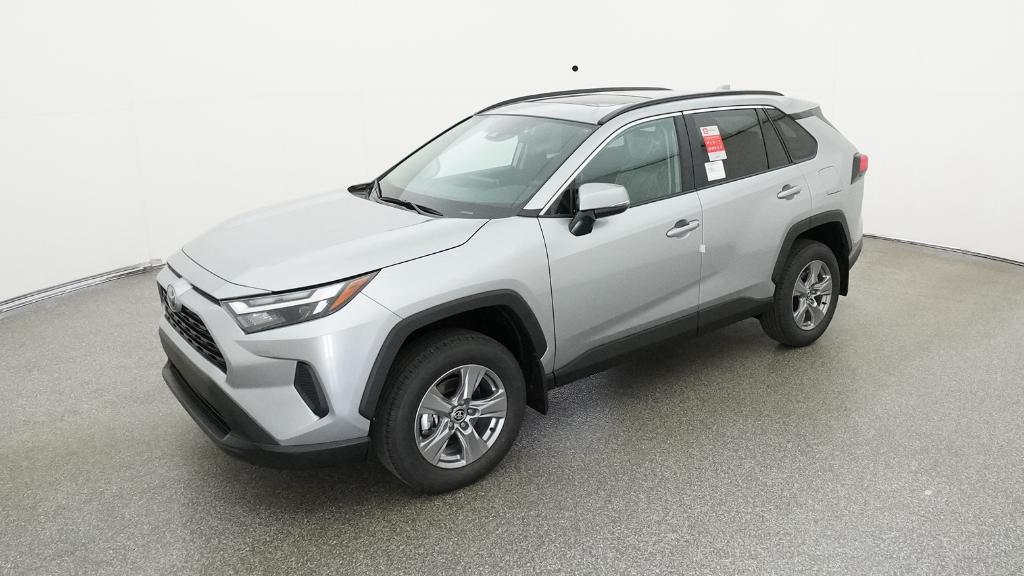 2025 Toyota RAV4 XLE's photo