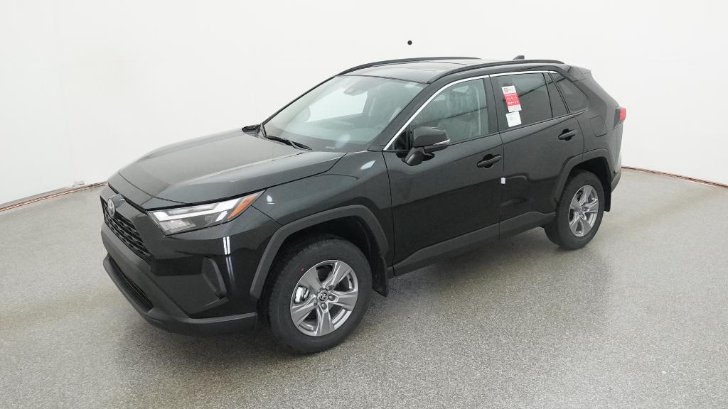 2025 Toyota RAV4 XLE's photo
