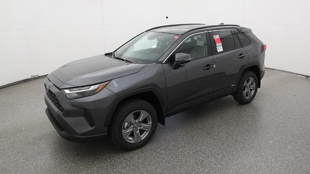2025 Toyota RAV4 XLE's photo