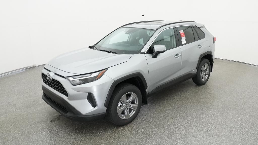 2025 Toyota RAV4 XLE's photo