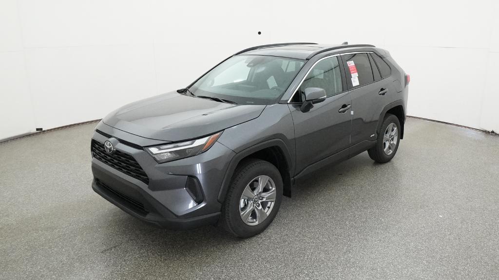 2025 Toyota RAV4 XLE's photo