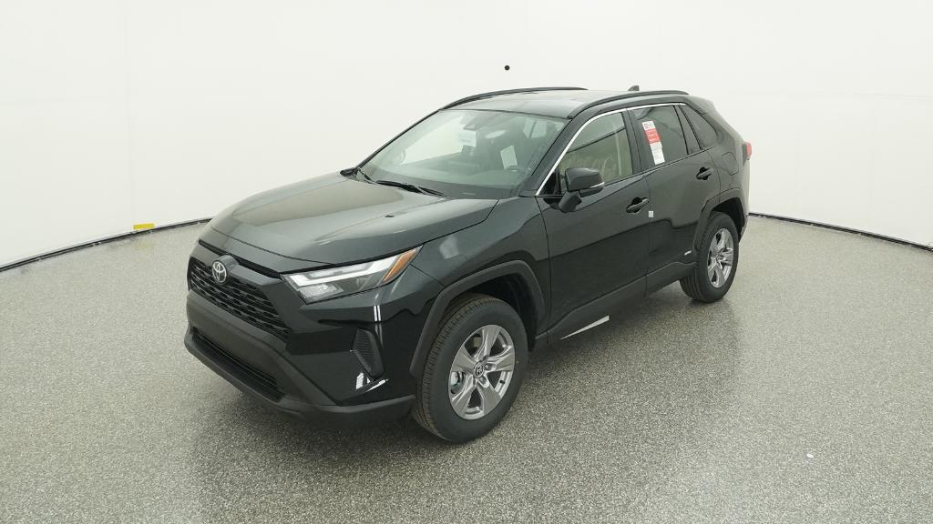 2025 Toyota RAV4 XLE's photo